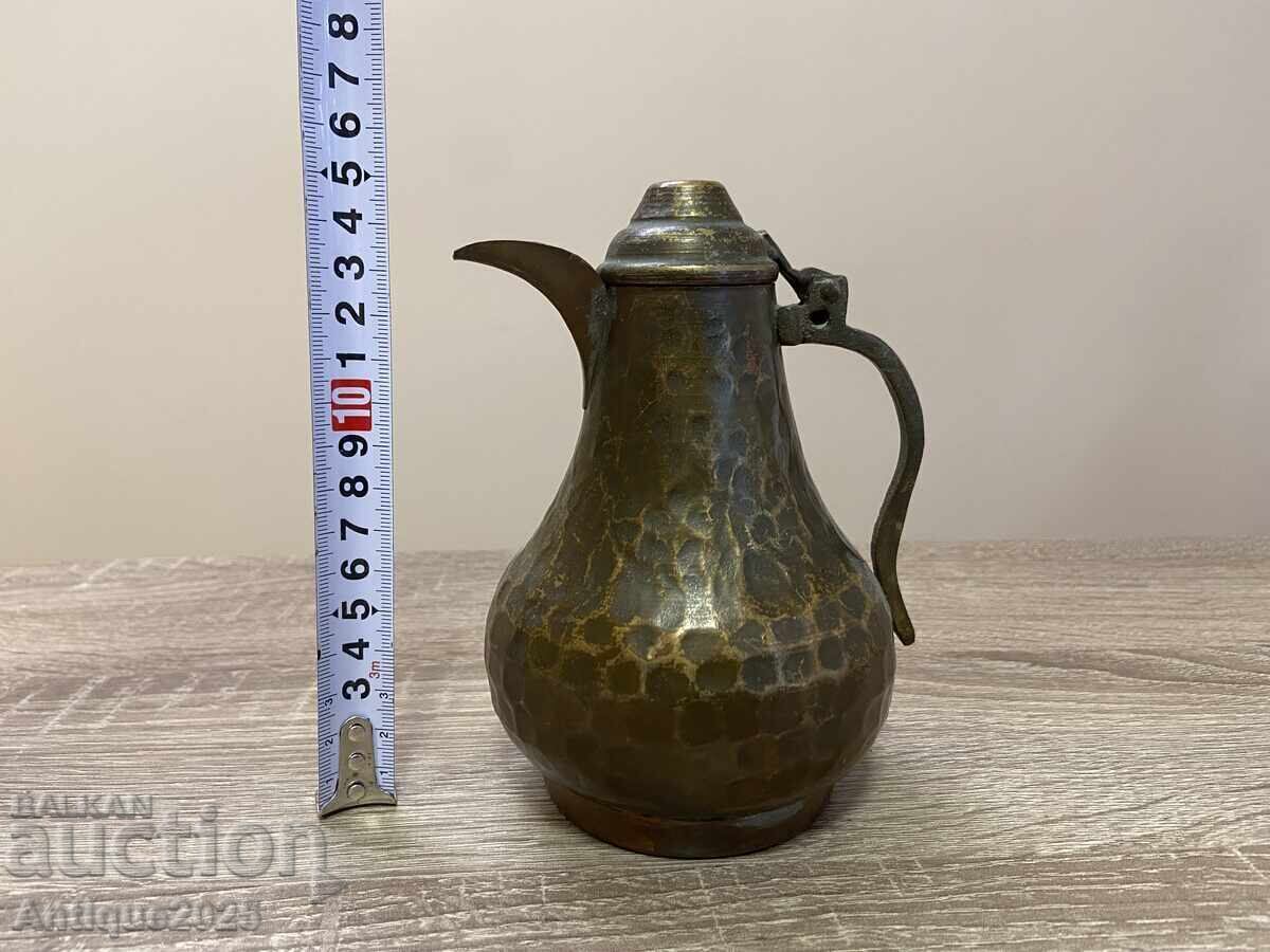 Licitație Cana veche din alamă