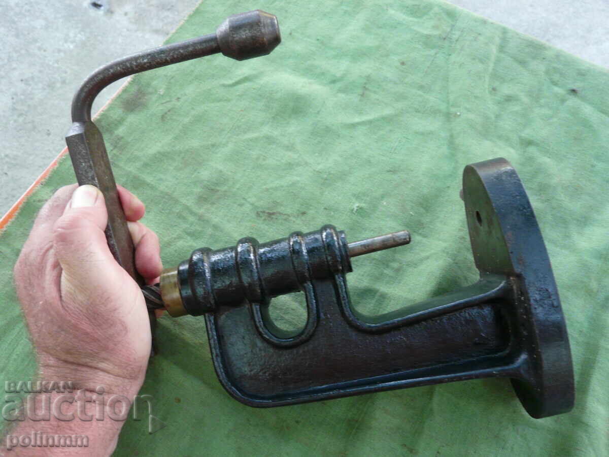 Παλιά βιδωτό πρέσα με τιμή 100.00 BGN | € 51.13 Παλιά βιδωτό πρέσα με τιμή 100.00 BGN | € 51.13