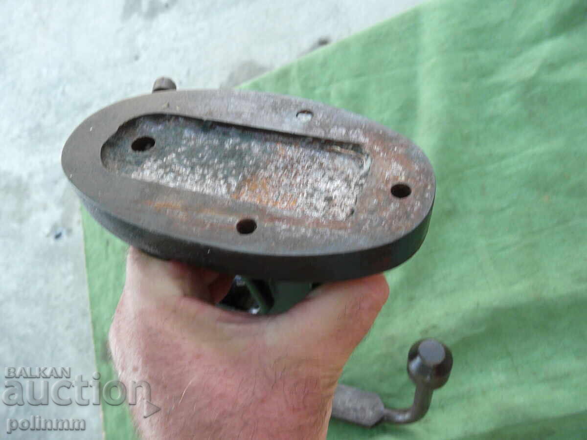 Δημοπρασία Παλιά βιδωτό πρέσα Δημοπρασία Παλιά βιδωτό πρέσα