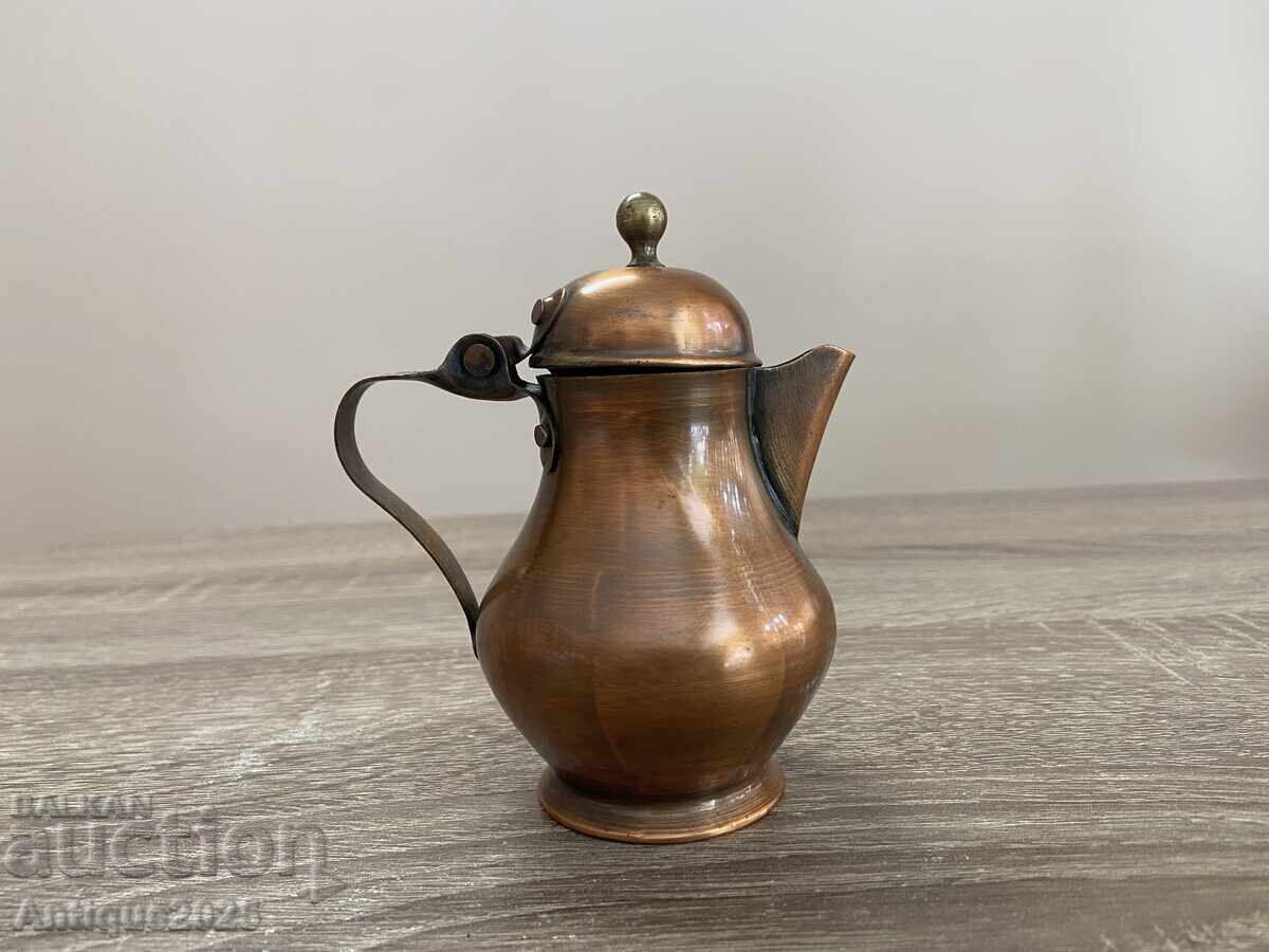 Старинна миниатюрна медна кафеварка с цена € 10.00 | 19.56 лв.