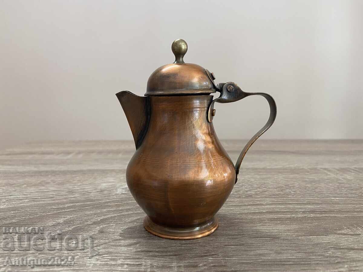 Старинна миниатюрна медна кафеварка