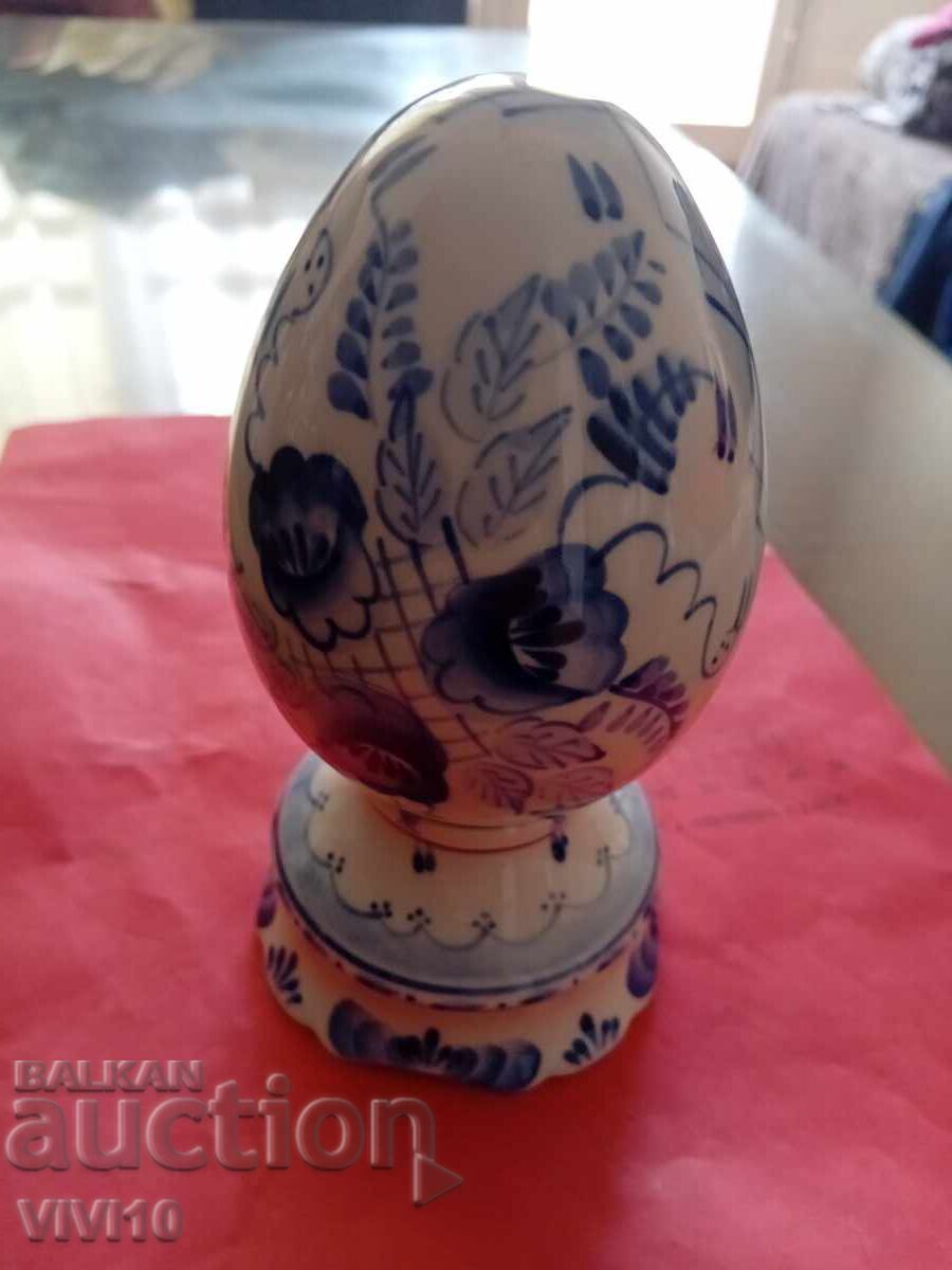 Ou de porțelan rusesc, semnat cu preț € 65.00 | 127.13 BGN