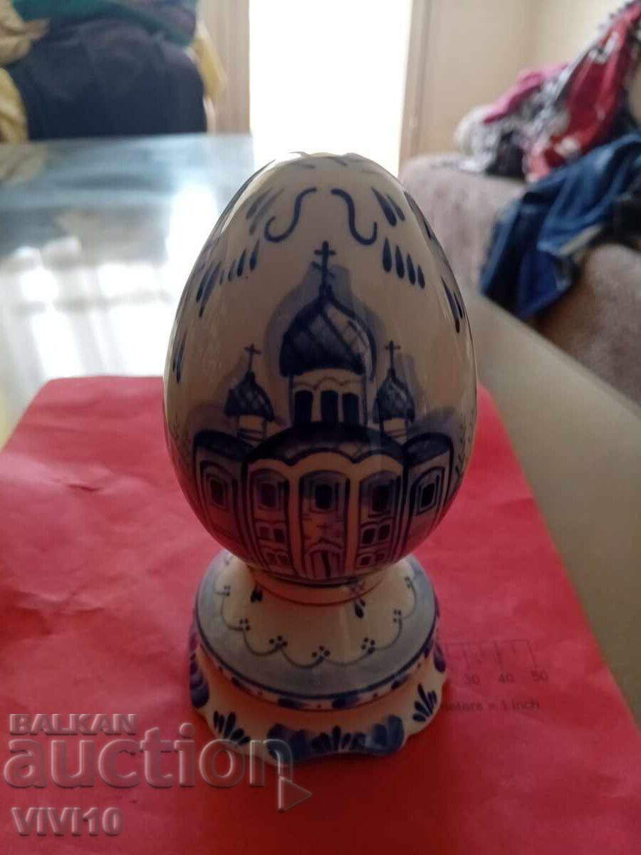 Ou de porțelan rusesc, semnat