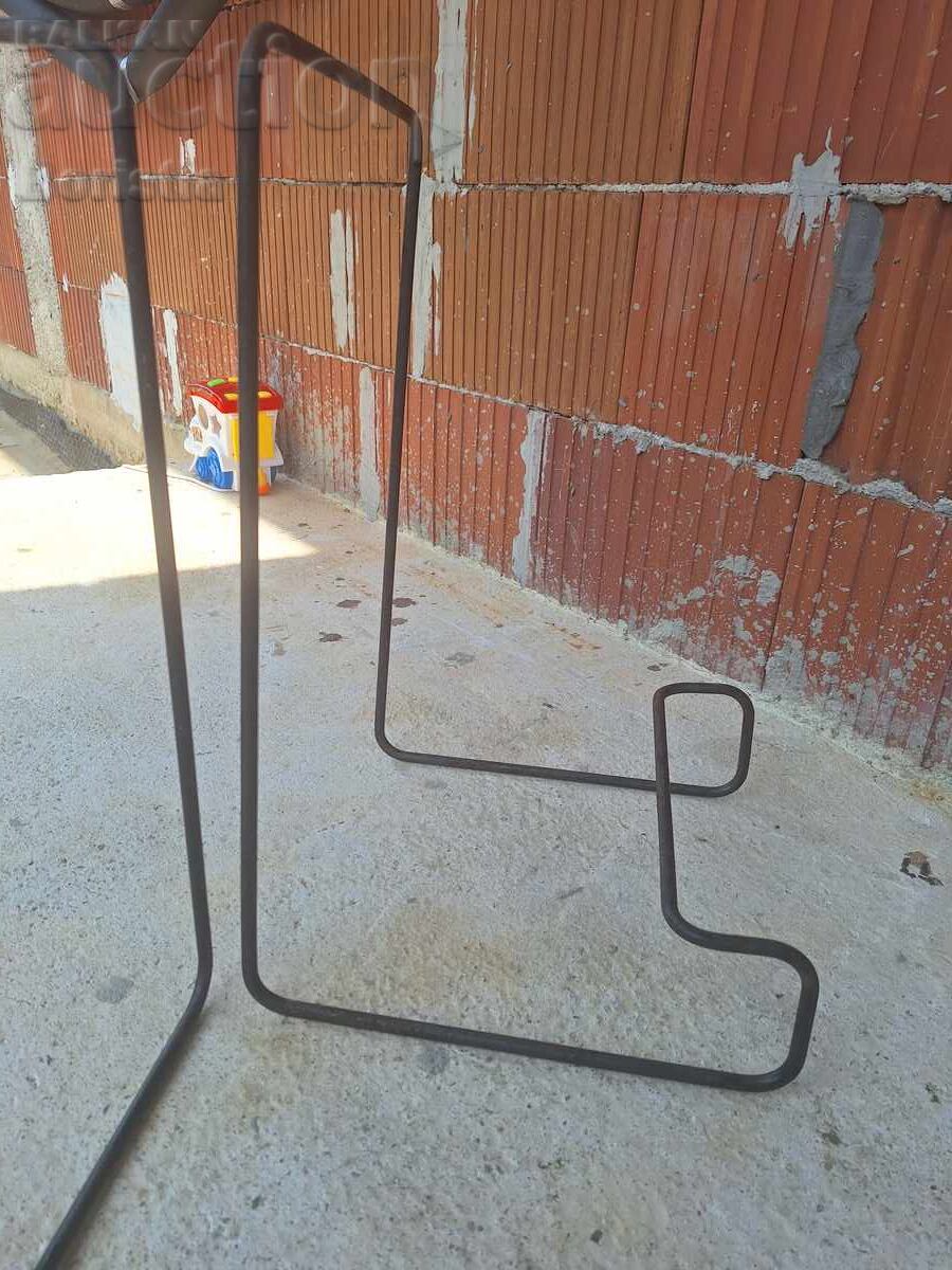 Auction Speaker Stands Auction Speaker Stands