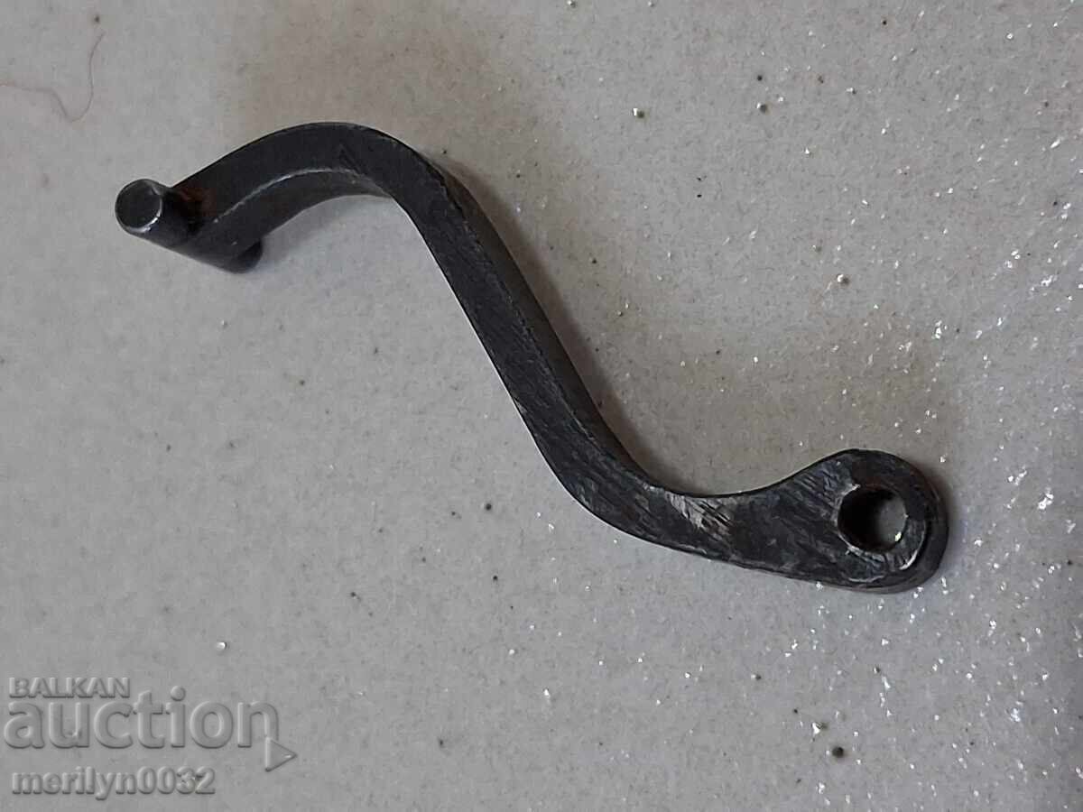 Licitație Piesă, detaliu culbutor pentru pistol Luger P-08 WW1 WW2