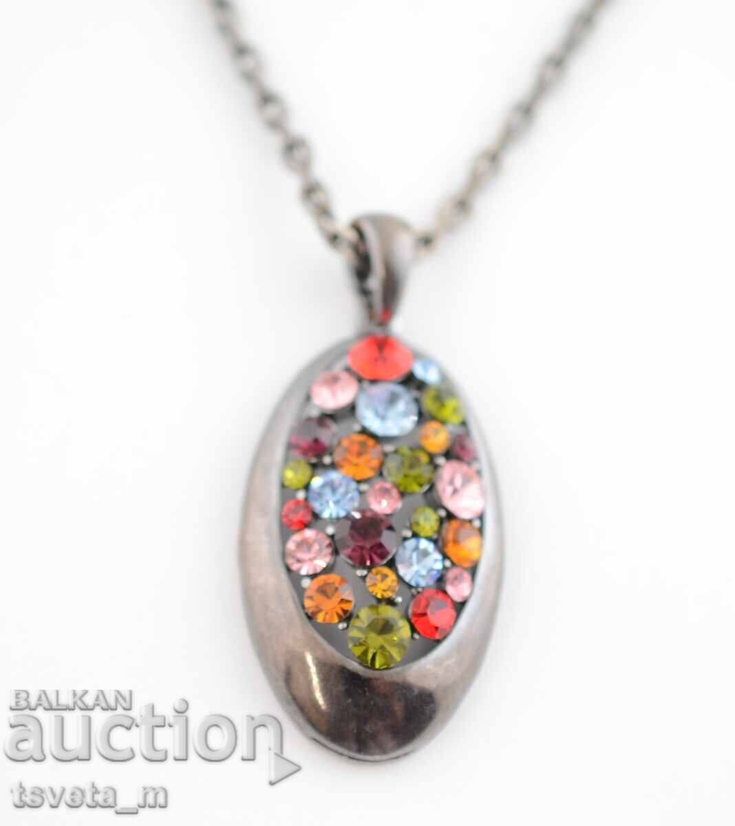 Colier colier cu medalion cu preț 6.00 BGN | € 3.07 Colier colier cu medalion cu preț 6.00 BGN | € 3.07