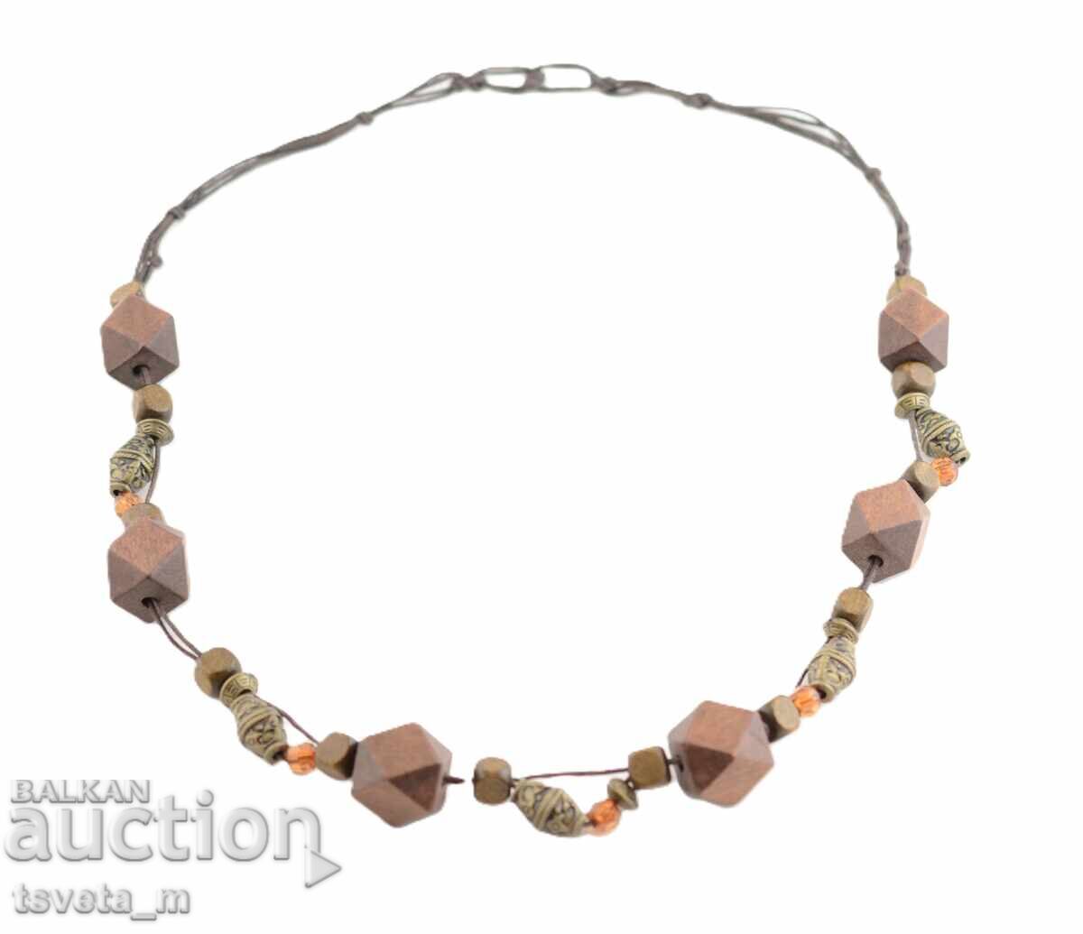 Necklace with wooden elements and beads