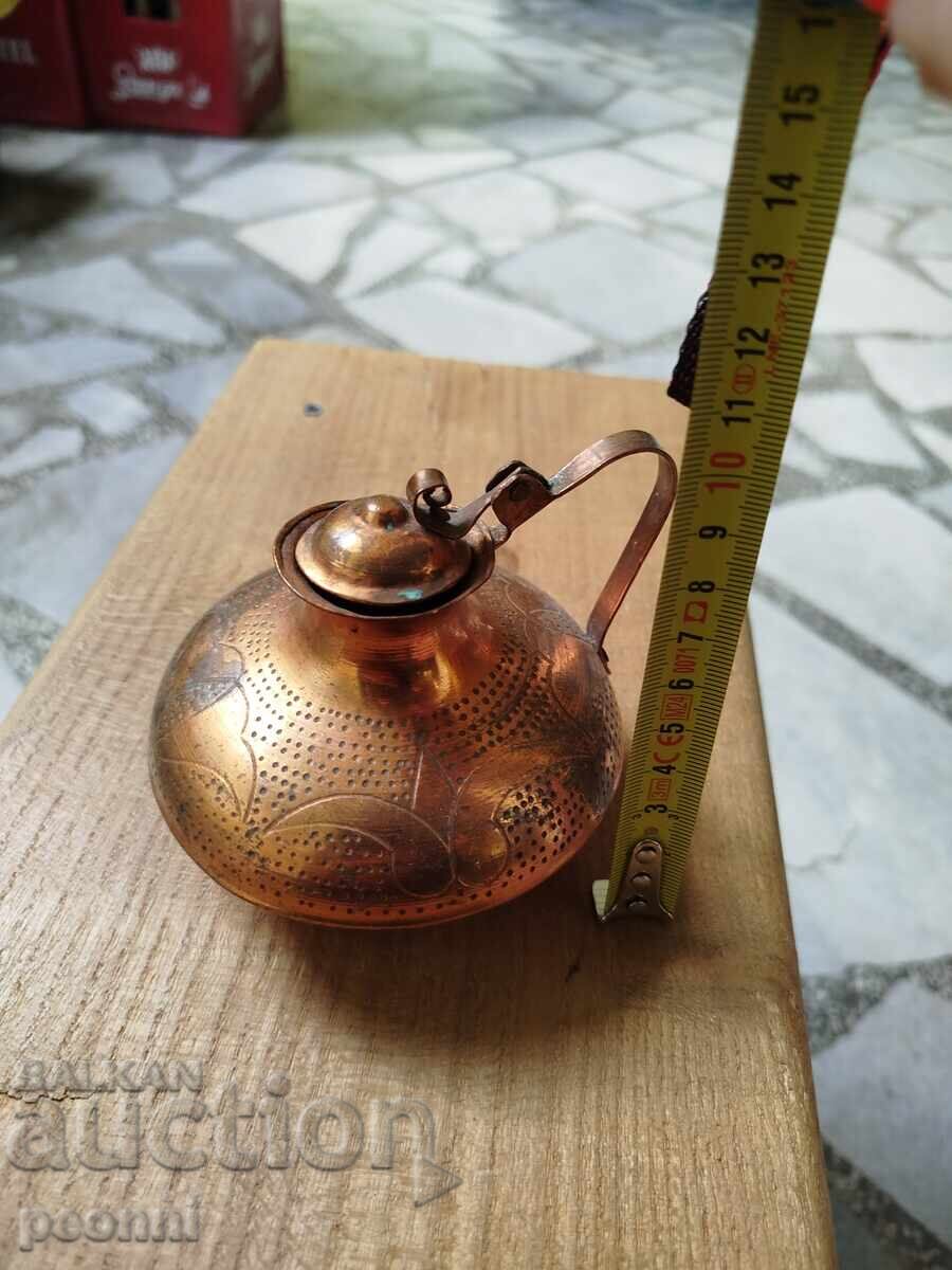 Vas vechi de cupru Vas vechi de cupru