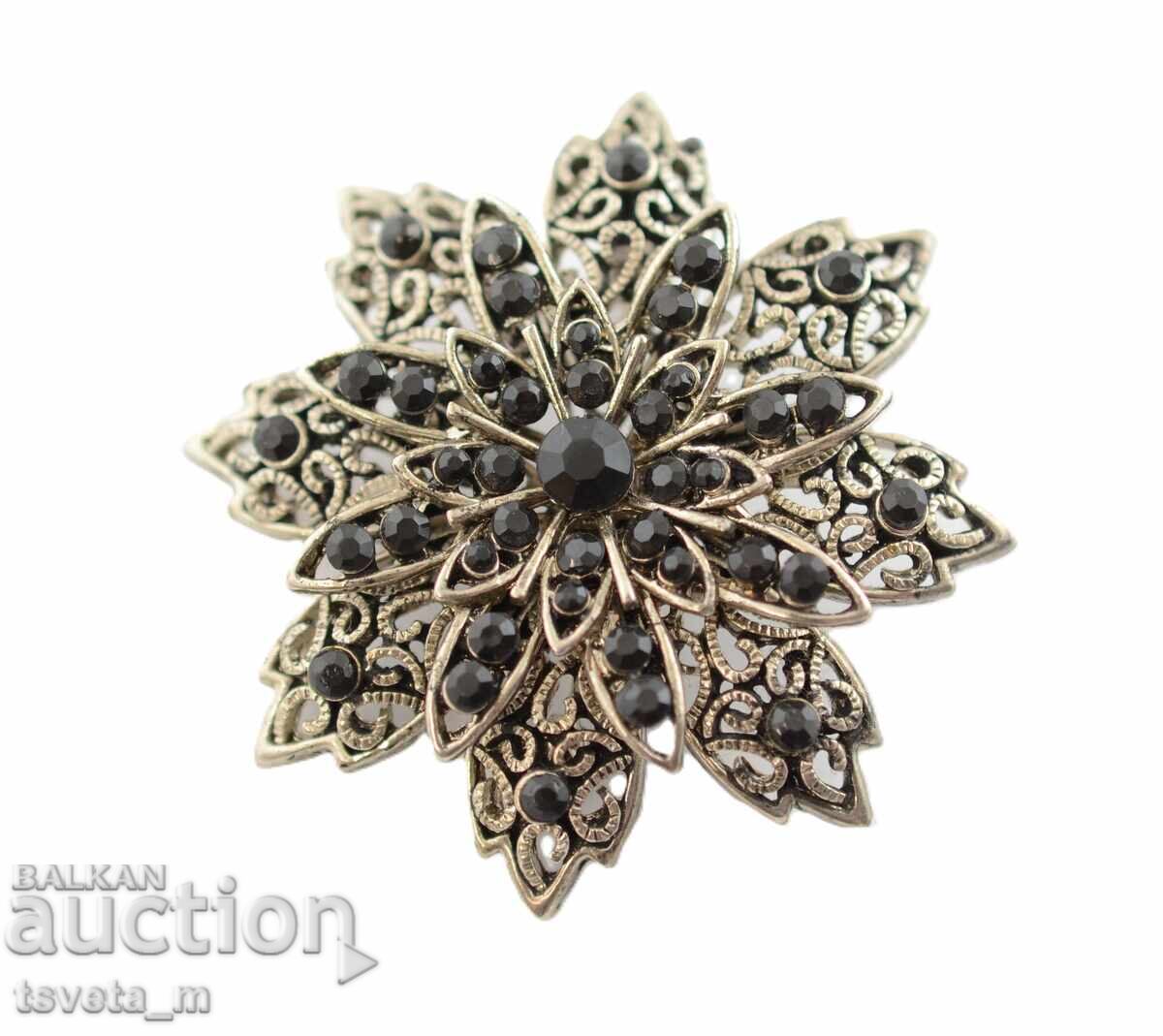 Brosa ac cu floare mare cu preț 7.00 BGN | € 3.58 Brosa ac cu floare mare cu preț 7.00 BGN | € 3.58