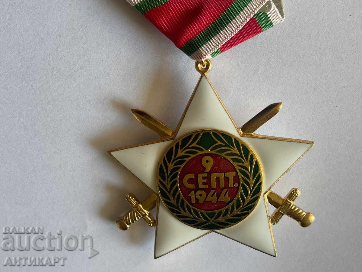 Παράδοση Σπάνιο παράσημο 9ης Σεπτεμβρίου με σπαθιά Α' βαθμού, μεγάλος φορέας