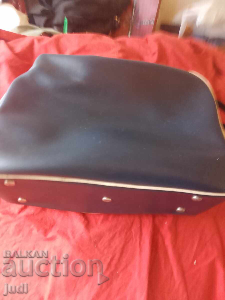 Доставка на Левски Спартак соц кожена чанта