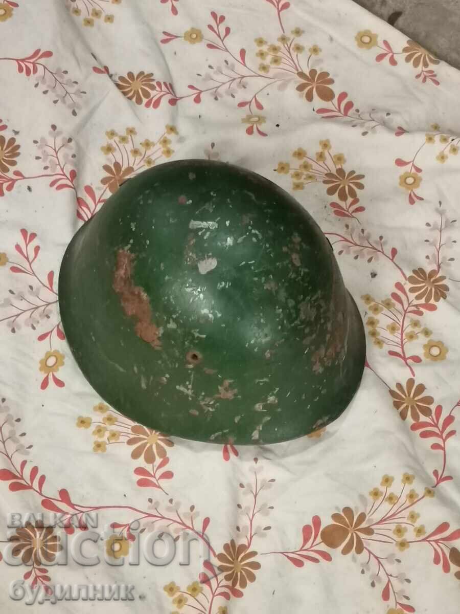 Căști militare mărimea 59. BZȚ. Lansez peste 100 de licitații. Vezi cu preț 9.99 BGN | € 5.11