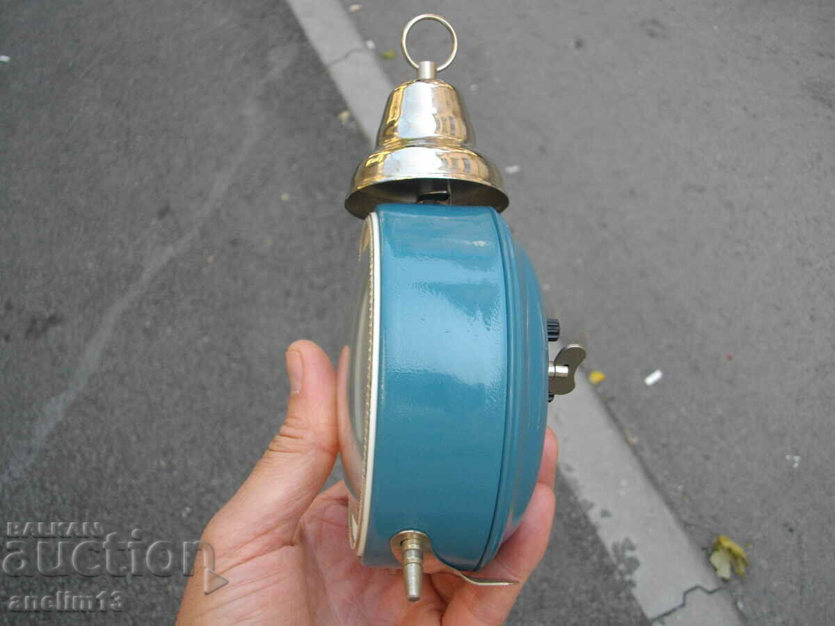 Delivery of COLLECTIBLE ANIMATED ALARM CLOCK AMBER LEOPOLD THE CAT