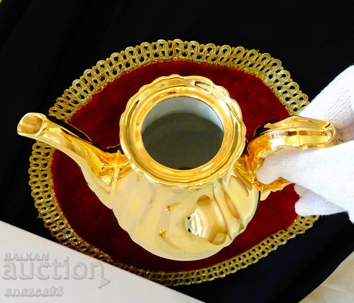Auction Bavarian porcelain coffee service, pure gold, baroque Auction Bavarian porcelain coffee service, pure gold, baroque