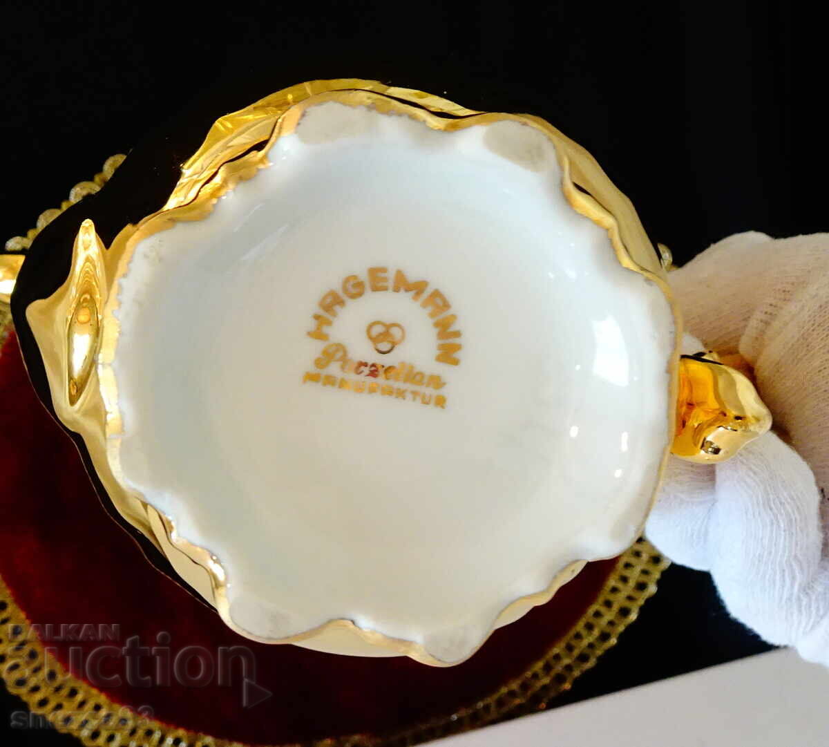 Delivery of Bavarian porcelain coffee service, pure gold, baroque Delivery of Bavarian porcelain coffee service, pure gold, baroque