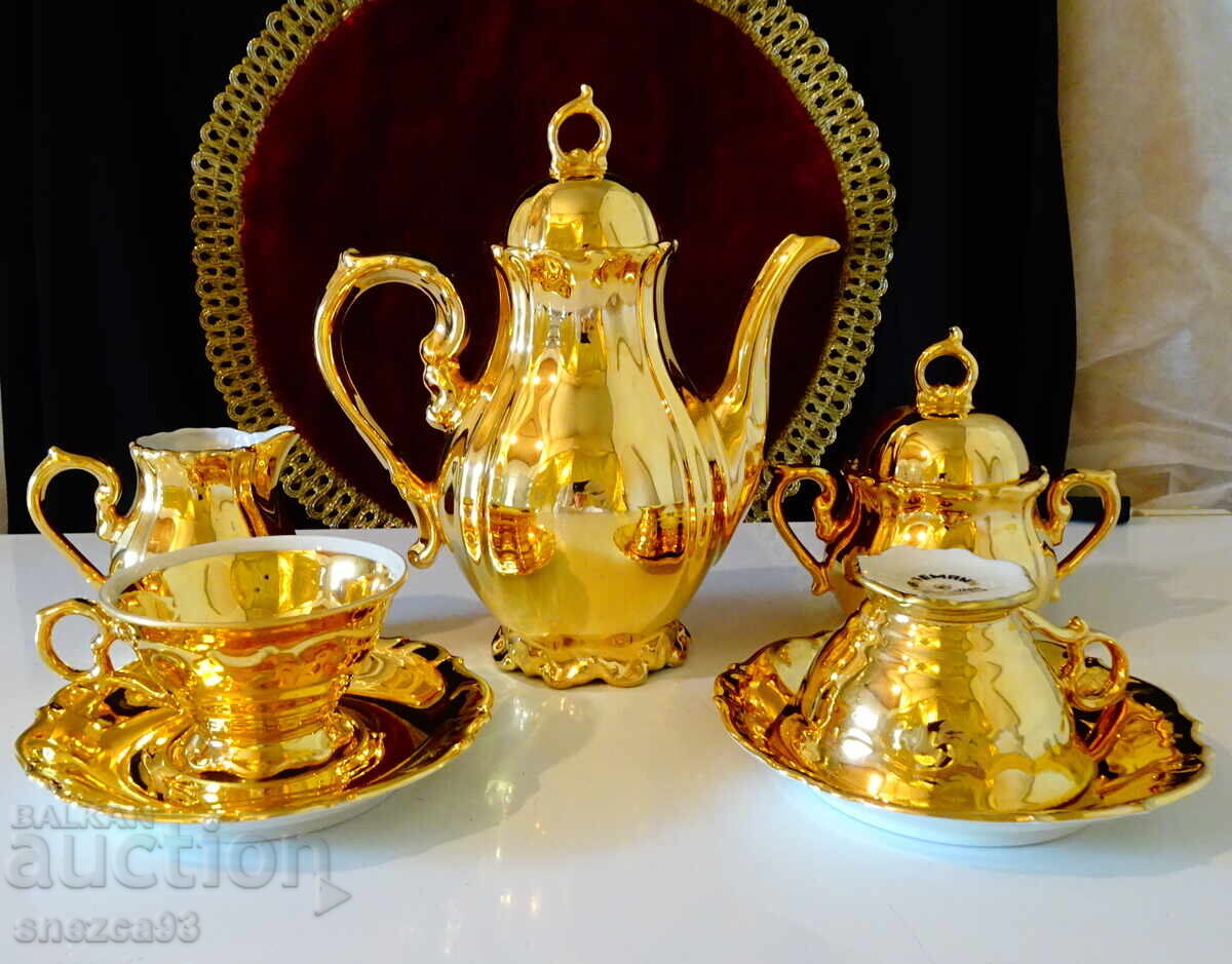 Bavarian porcelain coffee service, pure gold, baroque Bavarian porcelain coffee service, pure gold, baroque