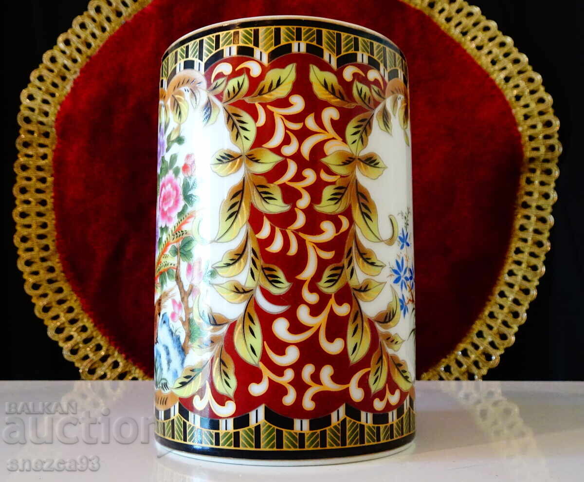 Licitație Ceașcă de porțelan cu păuni, flori, aur Licitație Ceașcă de porțelan cu păuni, flori, aur