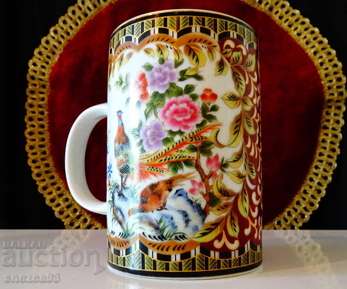 Livrarea Ceașcă de porțelan cu păuni, flori, aur Livrarea Ceașcă de porțelan cu păuni, flori, aur