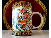 Ceașcă de porțelan cu păuni, flori, aur