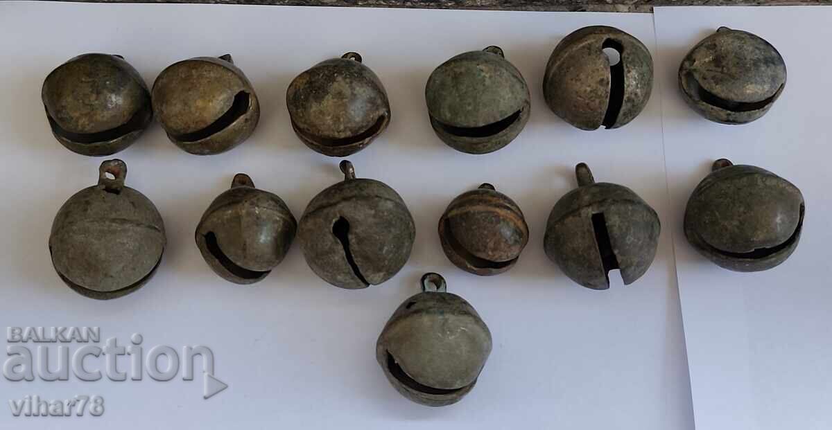 Аукцион Лот от 13  бр.звънчета-орехче