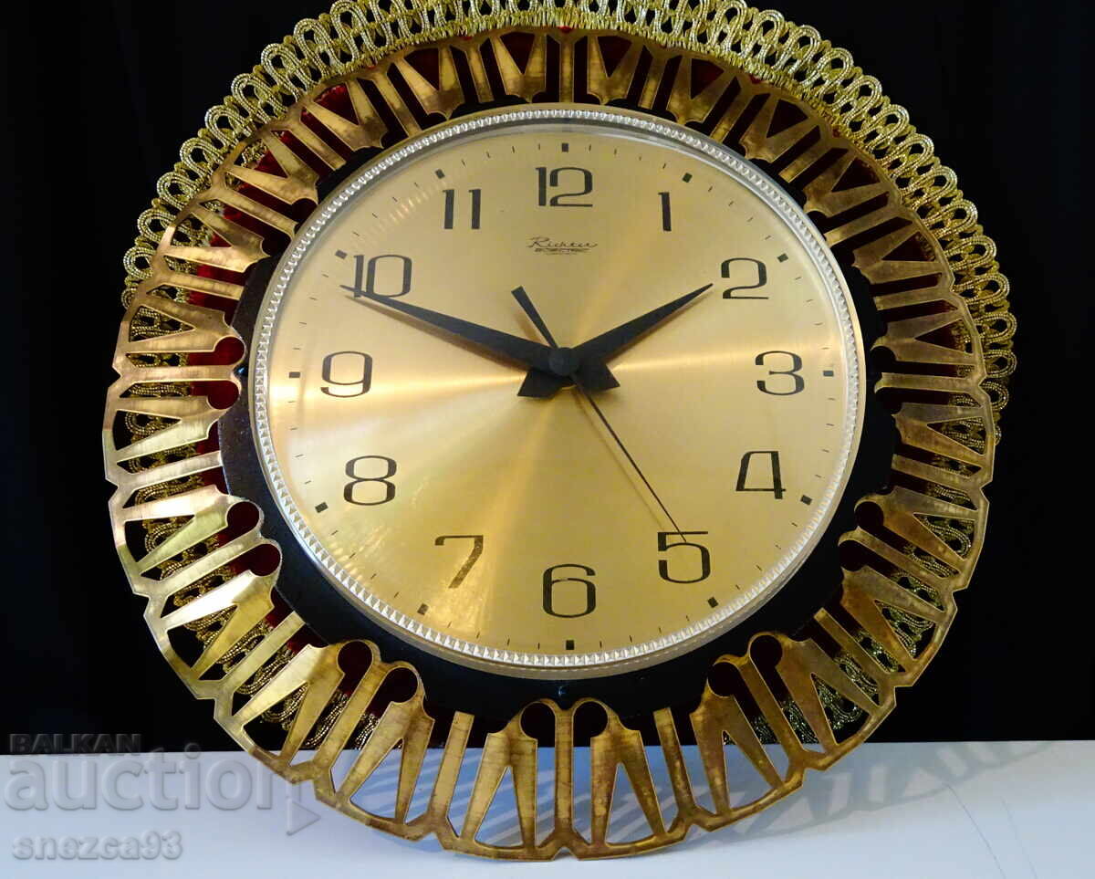 Γερμανικό μπρούτζινο ρολόι τοίχου Richter, άριστο με τιμή 149.00 BGN | € 76.18 Γερμανικό μπρούτζινο ρολόι τοίχου Richter, άριστο με τιμή 149.00 BGN | € 76.18