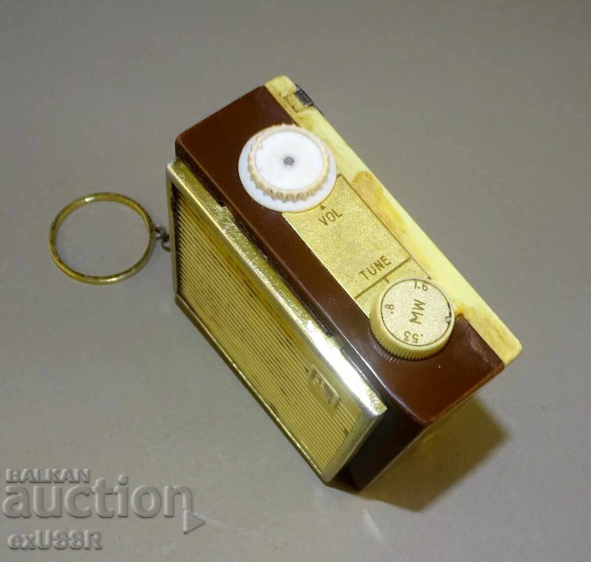 Стар Руски  Малък миниатюрен транзистор радио КОСМОС с цена 40.00 лв. | € 20.45