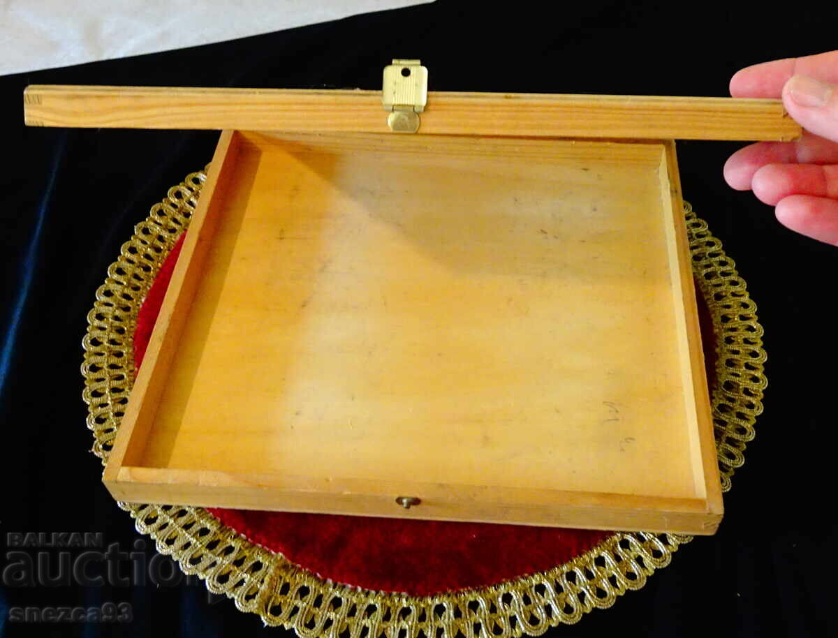 Wooden box of chocolate candies Asbach Uralt - 6