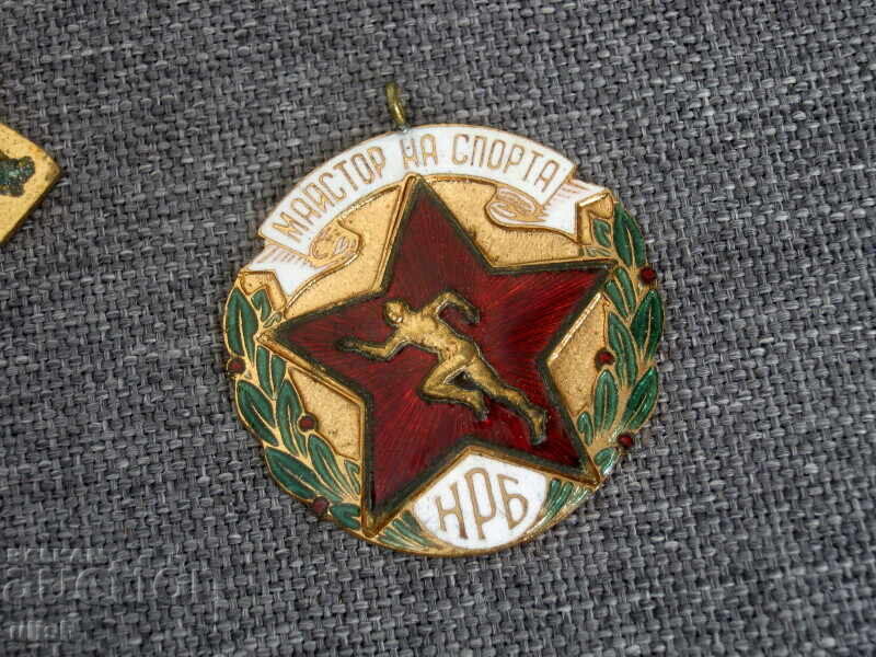 Аукцион НРБ Майстор на спорта нагръден знак медал кутия
