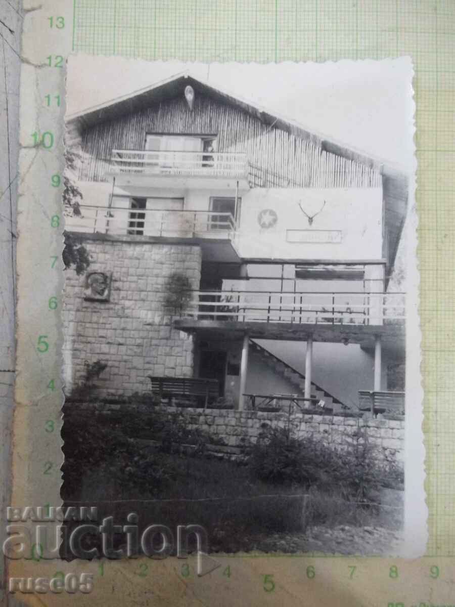 Fotografie veche cu cabană