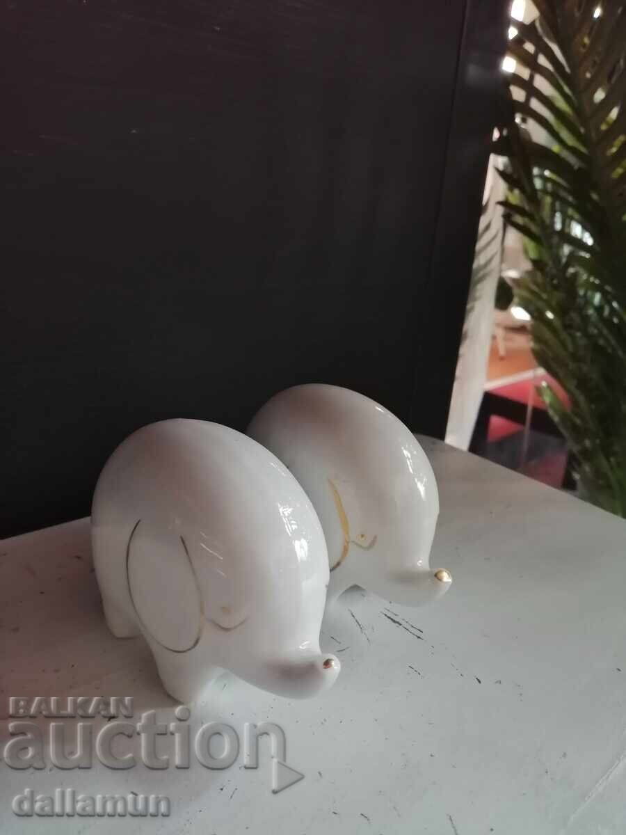 Δύο πορσελάνινα ελεφαντάκια με τιμή 1.00 BGN | € 0.51