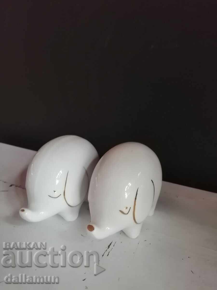 Δύο πορσελάνινα ελεφαντάκια