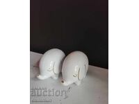 Două elefanți de porțelan