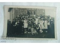 Стара снимка - деца, ученици, учител