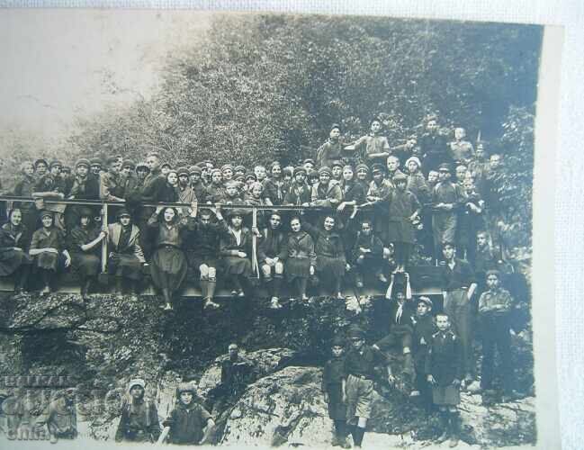 Fotografie veche - copii, elevi, profesor cu preț 2.00 BGN | € 1.02