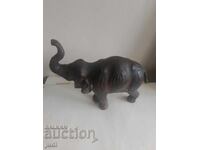 Elefant vechi din piele