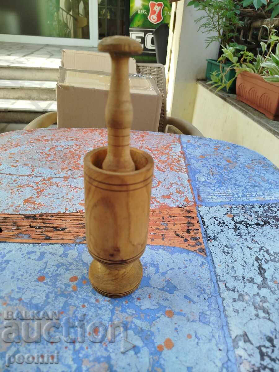 Mojar vechi de lemn cu preț 5.00 BGN | € 2.56 Mojar vechi de lemn cu preț 5.00 BGN | € 2.56