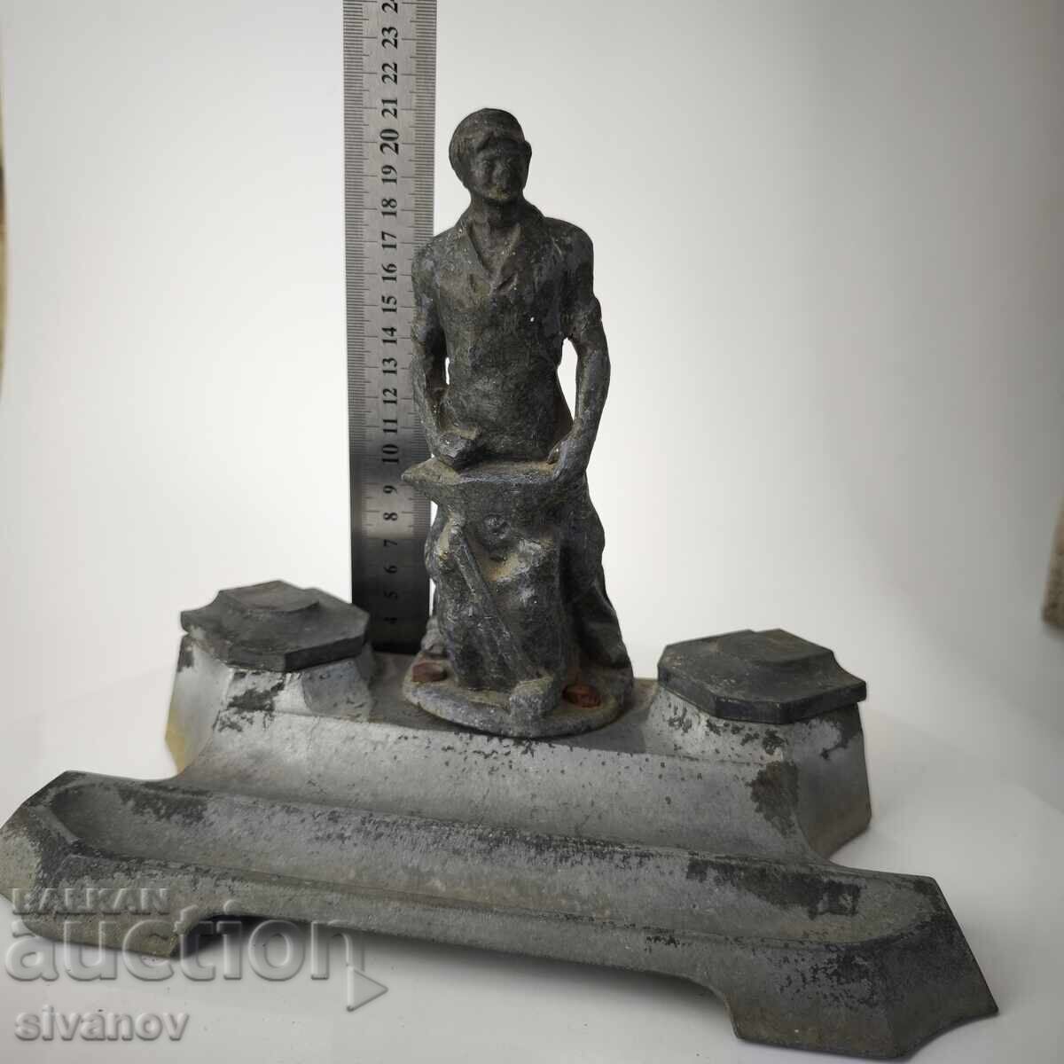 Old communist inkwell with a worker figure #6122 - 6 Old communist inkwell with a worker figure #6122 - 6