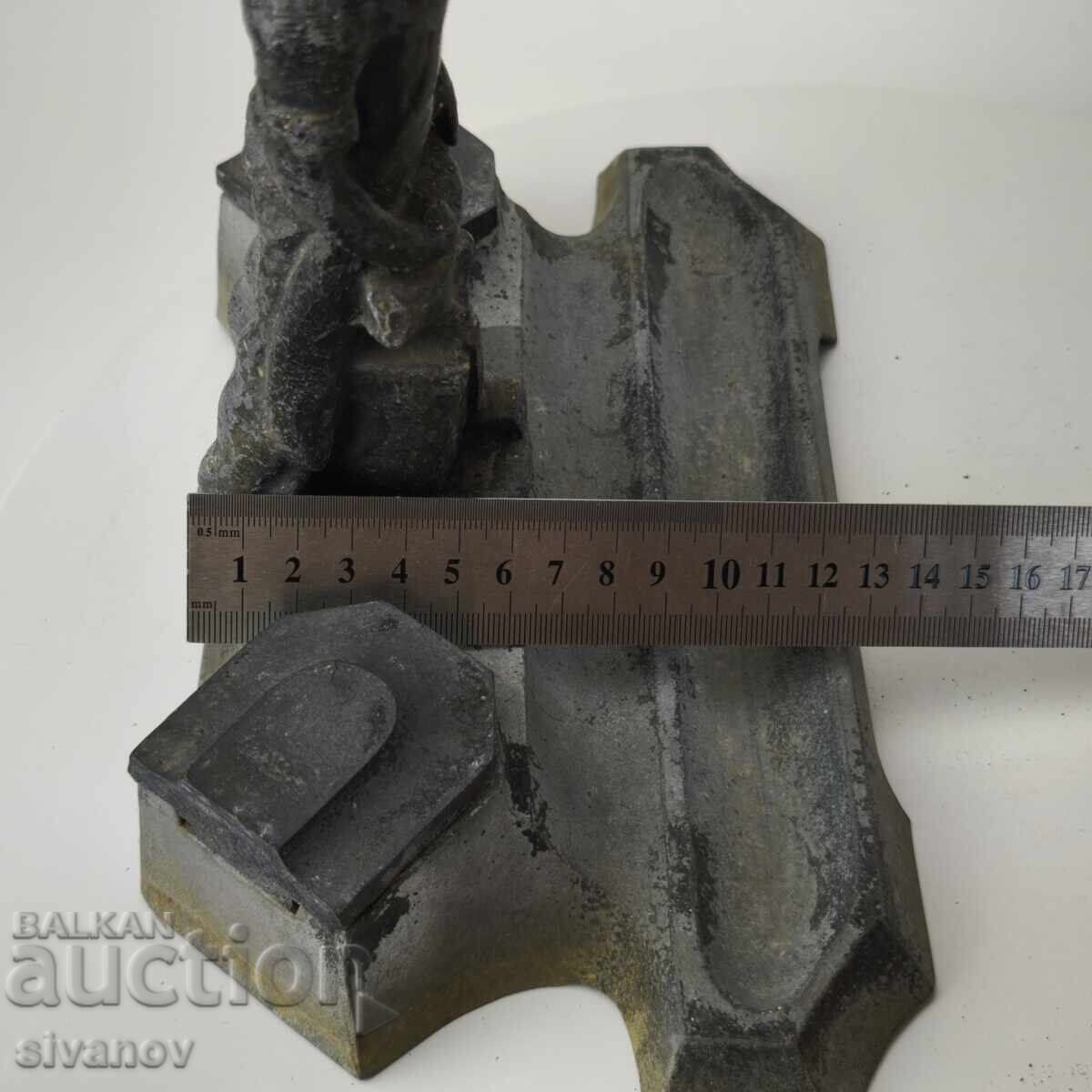 Old communist inkwell with a worker figure #6122 - 7 Old communist inkwell with a worker figure #6122 - 7