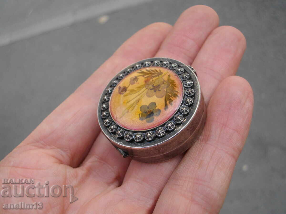 ΠΑΛΑΙΟ ΑΣΗΜΕΝΙΟ ΚΟΥΤΙ ΓΙΑ ΧΑΠΙΑ με τιμή 55.00 BGN | € 28.12 ΠΑΛΑΙΟ ΑΣΗΜΕΝΙΟ ΚΟΥΤΙ ΓΙΑ ΧΑΠΙΑ με τιμή 55.00 BGN | € 28.12