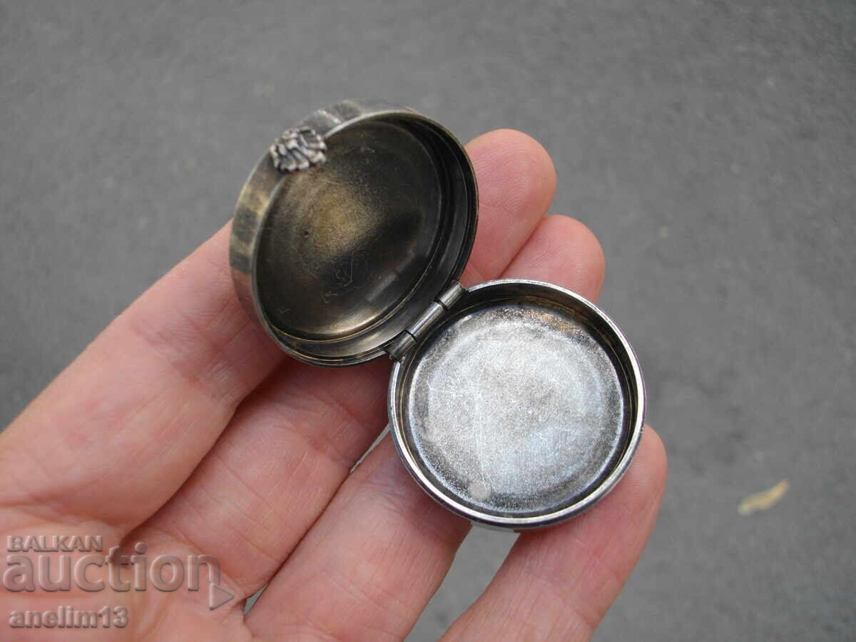 ΠΑΛΑΙΟ ΑΣΗΜΕΝΙΟ ΚΟΥΤΙ ΓΙΑ ΧΑΠΙΑ - 6 ΠΑΛΑΙΟ ΑΣΗΜΕΝΙΟ ΚΟΥΤΙ ΓΙΑ ΧΑΠΙΑ - 6