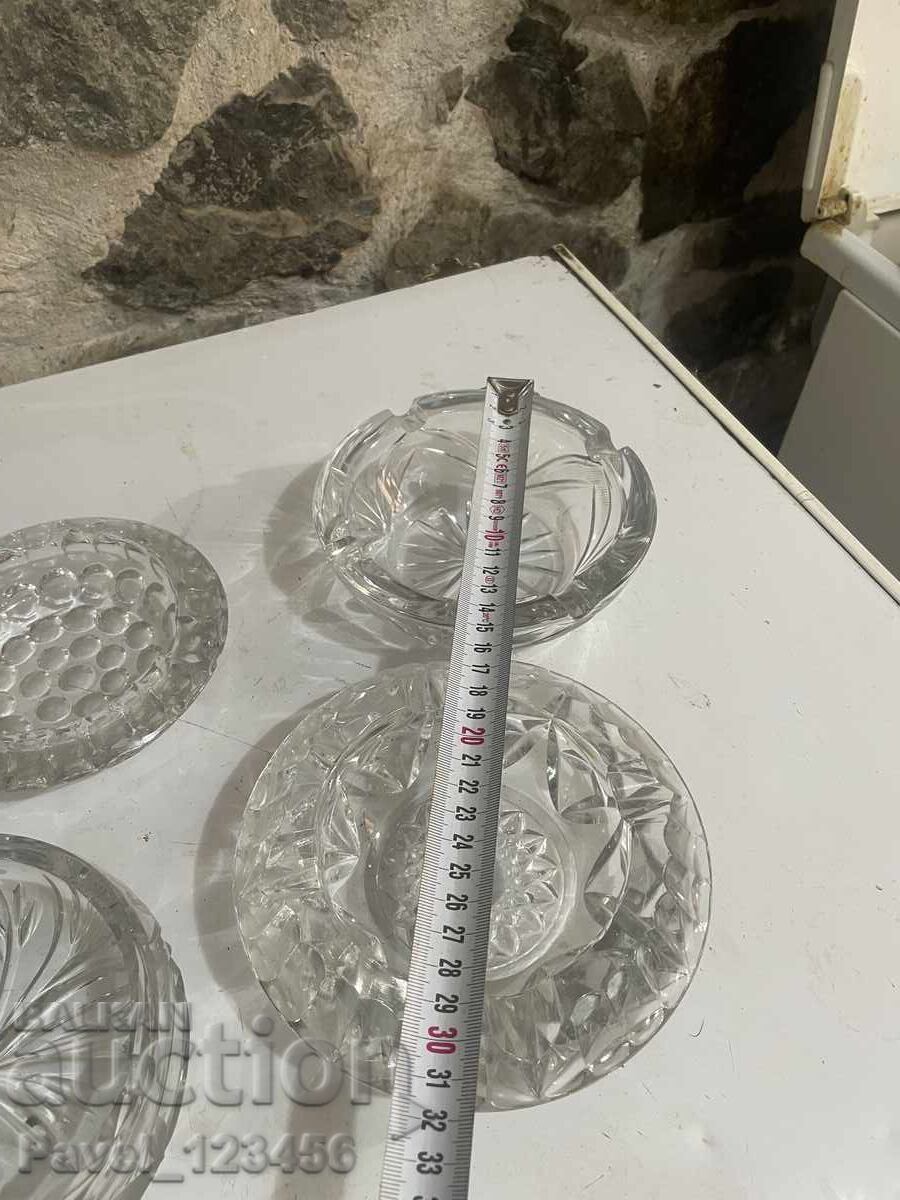 Βαριά, κρυστάλλινα τασάκια 4 τμχ με τιμή € 10.00 | 19.56 BGN