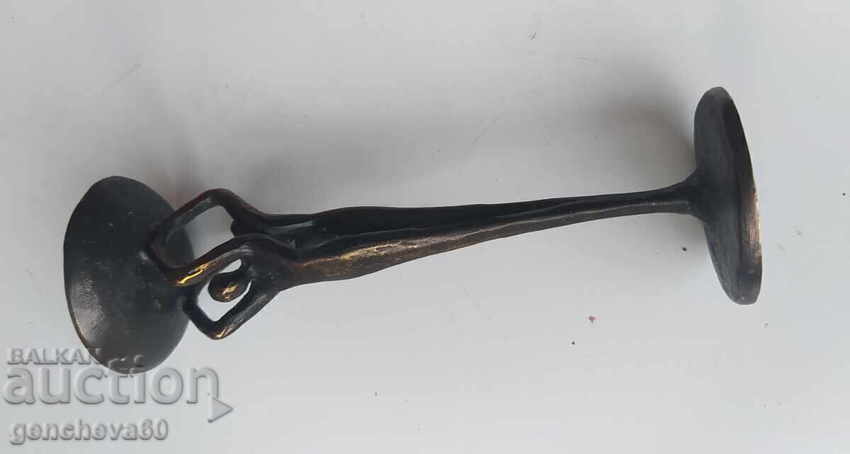 Παράδοση Χάλκινο γλυπτό στυλιζαρισμένων ανθρώπινων μορφών