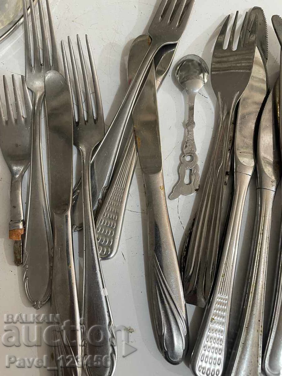 Lot de tacâmuri vechi cu preț € 8.00 | 15.65 BGN Lot de tacâmuri vechi cu preț € 8.00 | 15.65 BGN