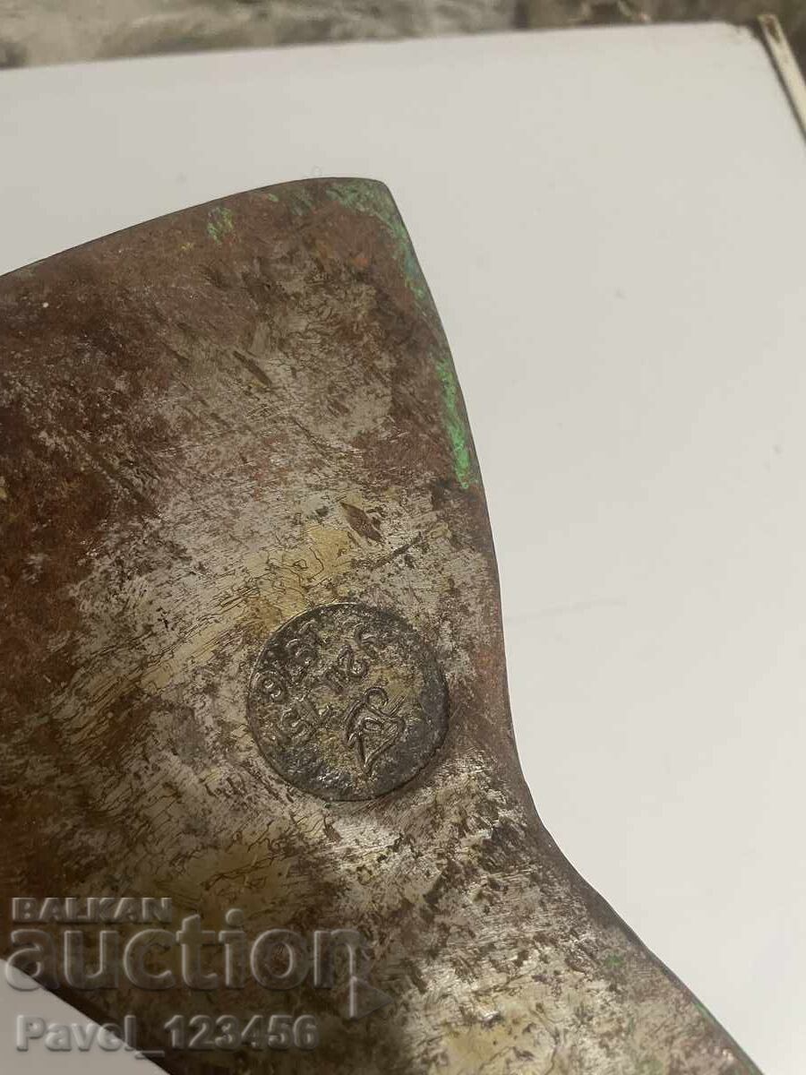 Licitație Topor vechi cu marcaj