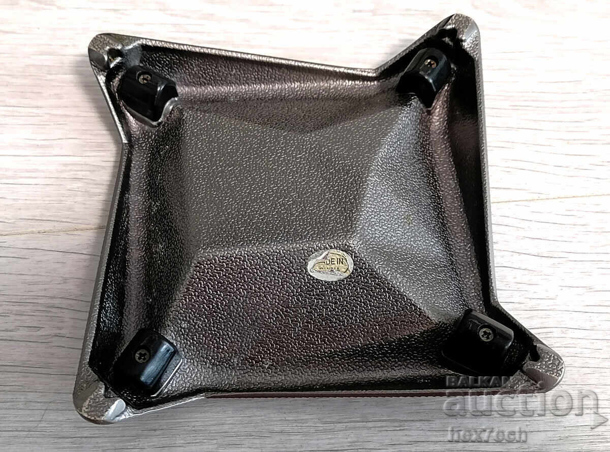 Auction  ❤️ ⭐ Great metal ashtray Marlboro ⭐ ❤️