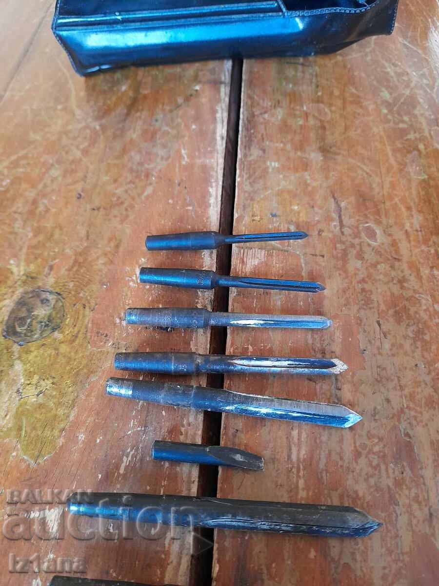 Παράδοση Παλιά χειροκίνητα τρυπάνια για μπετόν Παράδοση Παλιά χειροκίνητα τρυπάνια για μπετόν