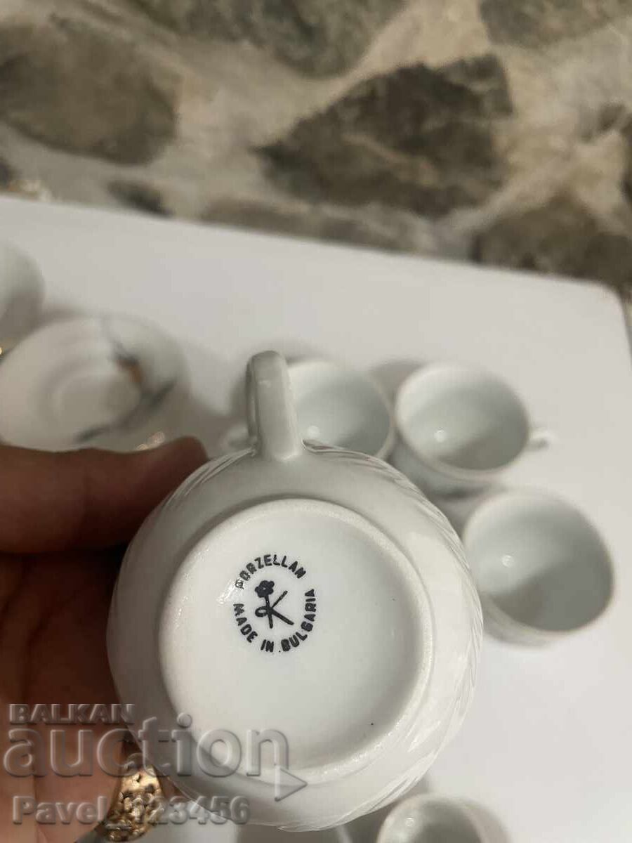 Licitație Cești și farfurii vechi BG cu marcaj