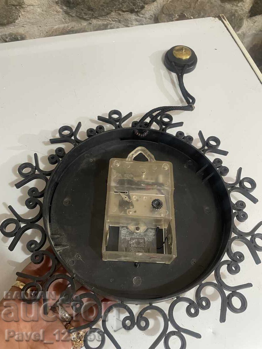 Amber wall clock with price 20.00 BGN | € 10.23 Amber wall clock with price 20.00 BGN | € 10.23