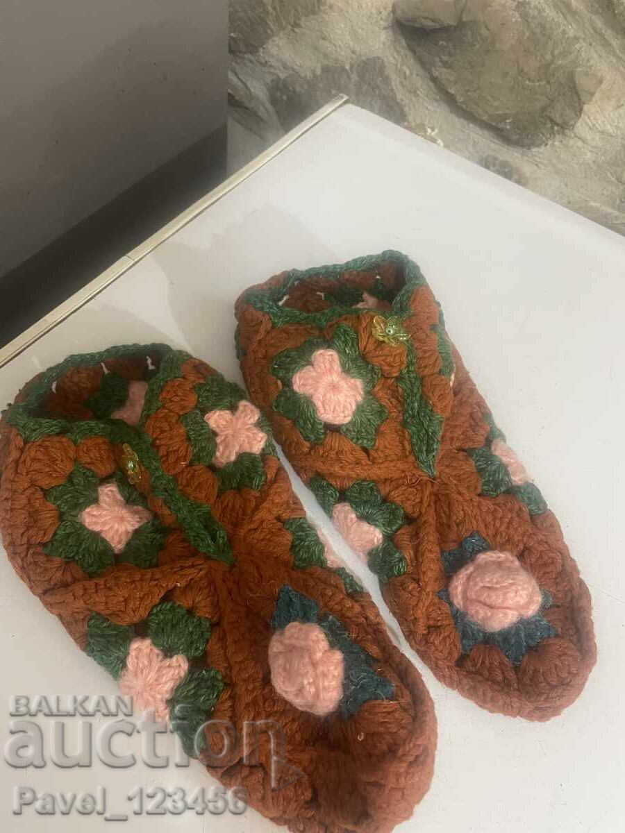 Παλιά γούνινα παντόφλια