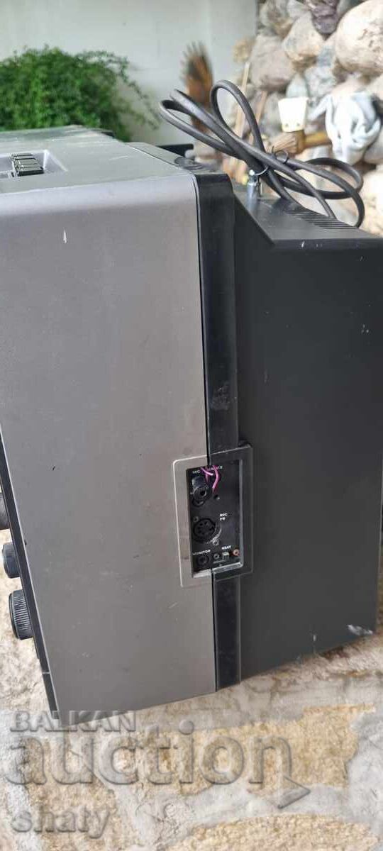 Παράδοση Παλιό κασετόφωνο Hitachi. Τηλεόραση